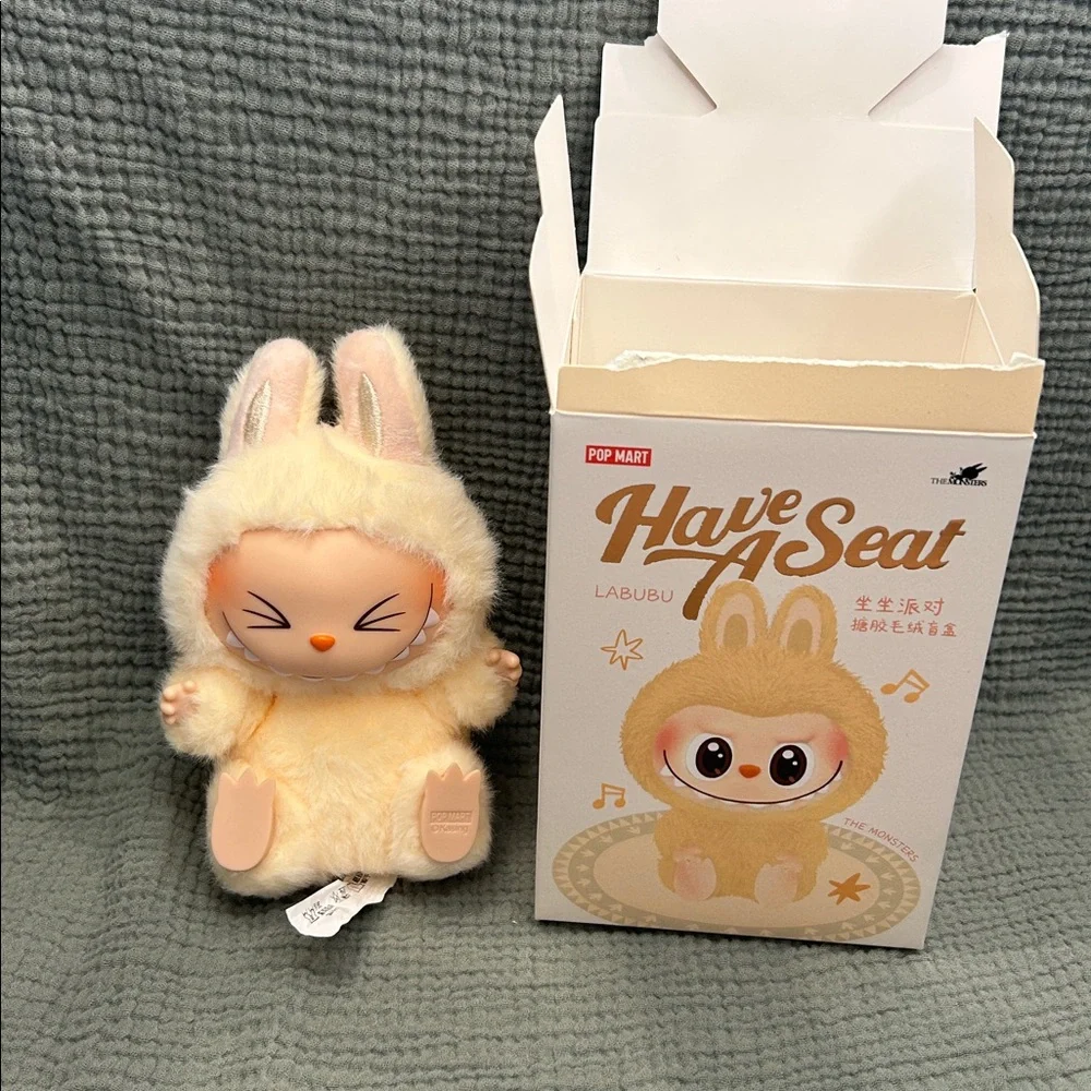 Pop Mart Labubu Have A Seat- SISI yellow NEW - Picture 2 of 6